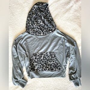 Zenana Cheetah print hooded Sweatshirt size small